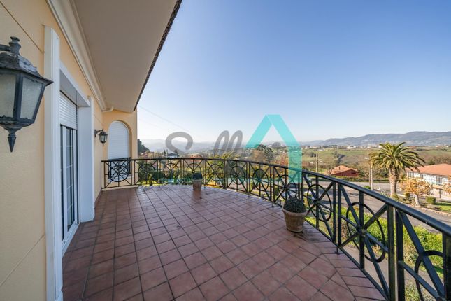 Villa for sale in La Barraca 33195, Oviedo, Asturias
