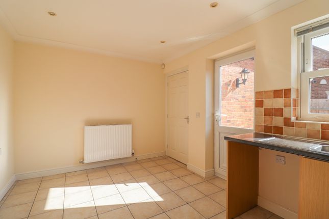 5 Minster Court, Long Sutton, Lincolnshire photo 4
