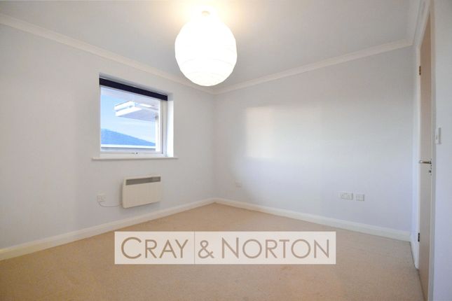 64, Manning Gardens, Croydon photo 4