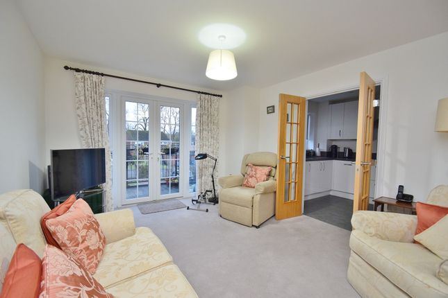 48 Eaves Court The Retreat, Princes Risborough photo 2