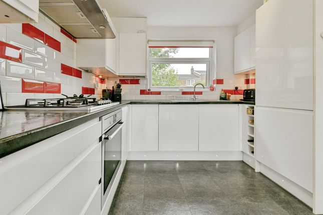 35, Lonsdale Road, Stevenage photo 4