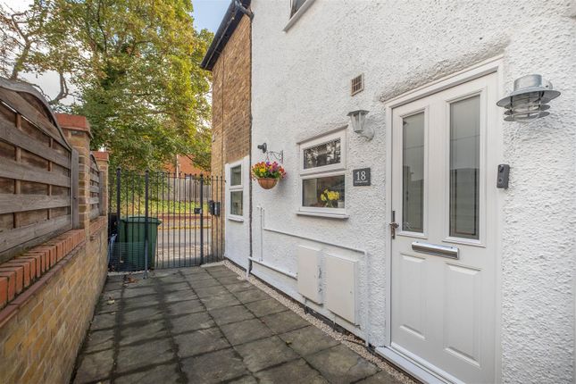 1-bed flat on Thorkhill Road, Thames Ditton, £300,000