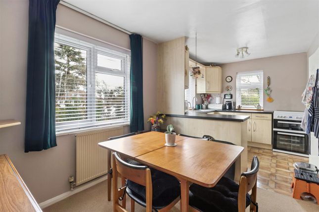 27, Bullsland Gardens, Chorleywood photo 3