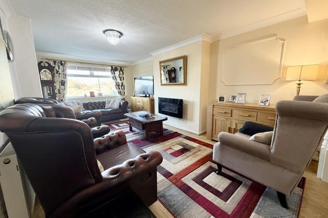 12, Thirsk Drive, Leeds photo 2