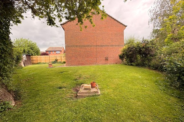 4, Ash Way, Northamptonshire photo 2