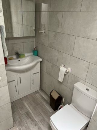 Room 2, 12 Tash Place, London photo 5