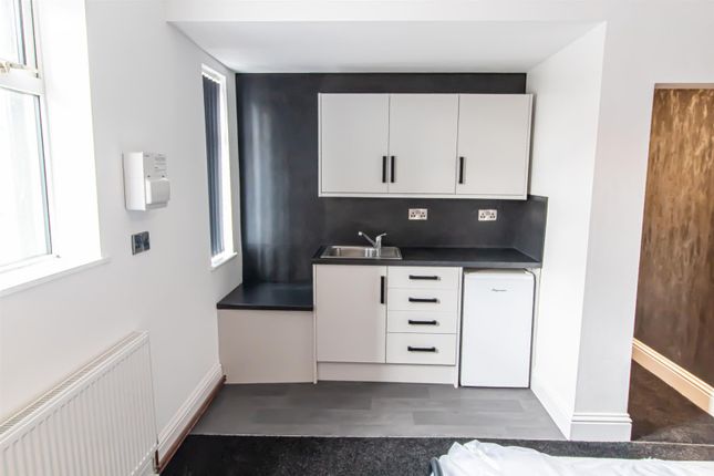 Room 2 (2).Jpg