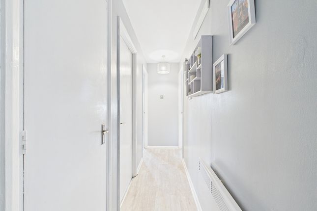Flat Flat 51, Lyndbourne Court, London Road, Benfleet photo 4