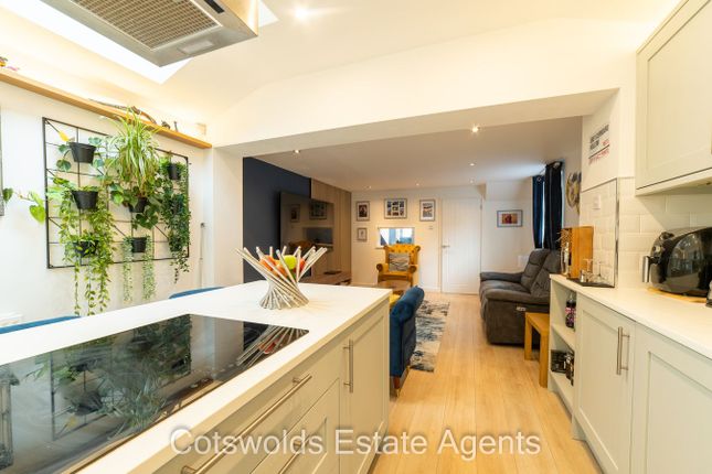 6, Meadow Lea, Cheltenham photo 4