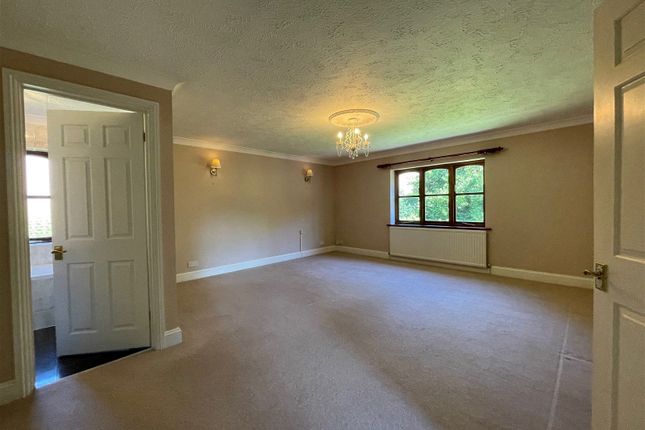Detached house to rent in Chieveley, Newbury