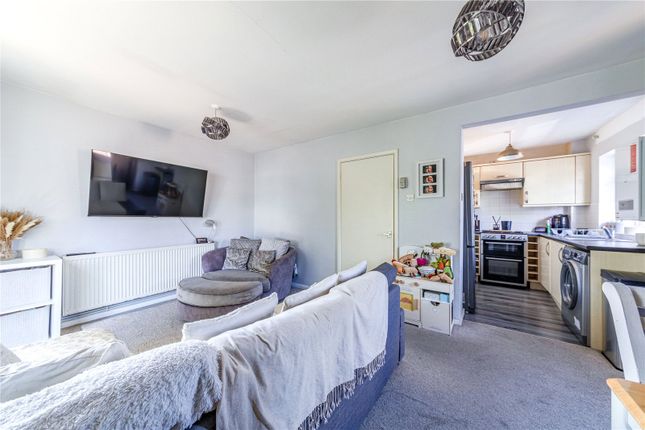 16, Hartland Close, Addlestone photo 2