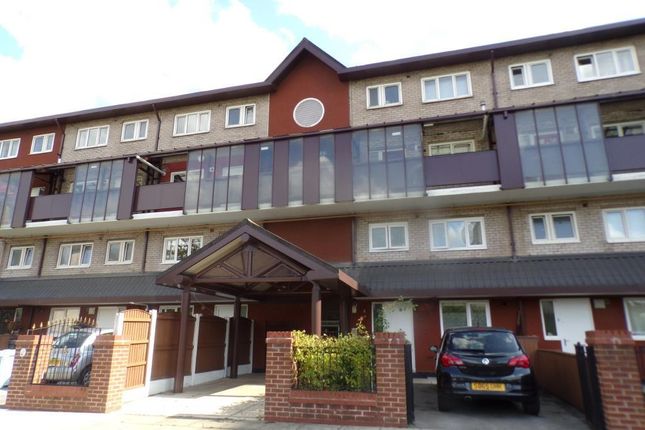 3-bed house on 23, Mancroft Walk, Manchester, £1,300/mo