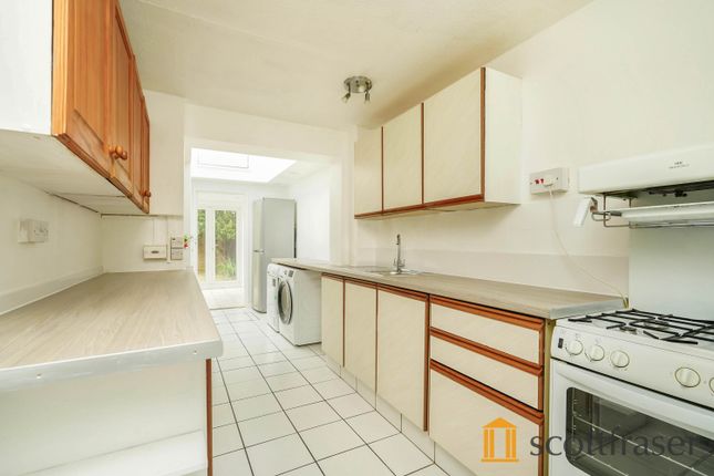 37, Kendall Crescent, Kendall Crescent photo 3