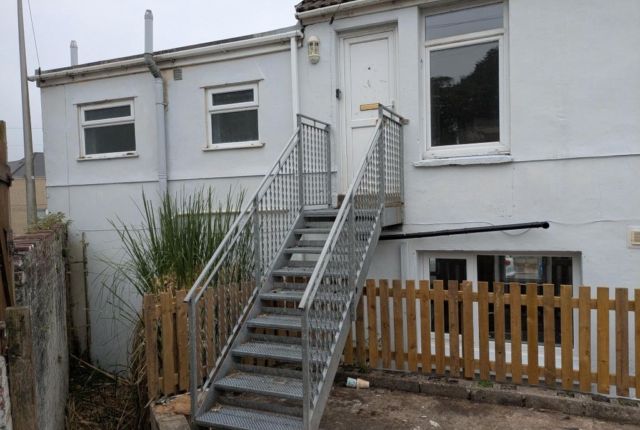 Thumbnail Flat to rent in Llanelli, Wern Road.
