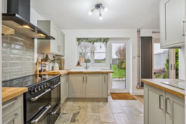 10 Sun Crescent, Aylesbury photo 2