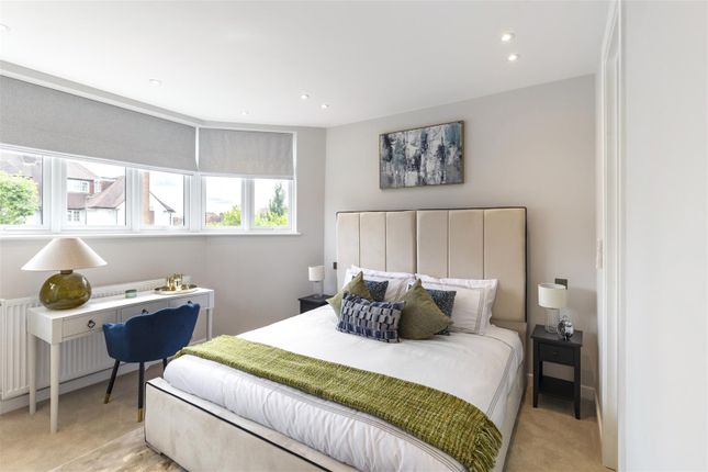 2, 47, The Ridgeway, London photo 4