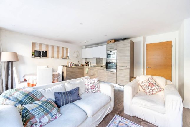 Madeleine Court, HA7, Stanmore photo 4