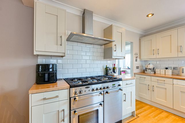 27, Glynde Way, Southend-on-Sea photo 4