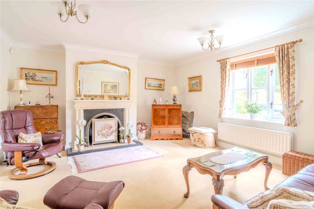 4, Croft Gardens, Broadway photo 3