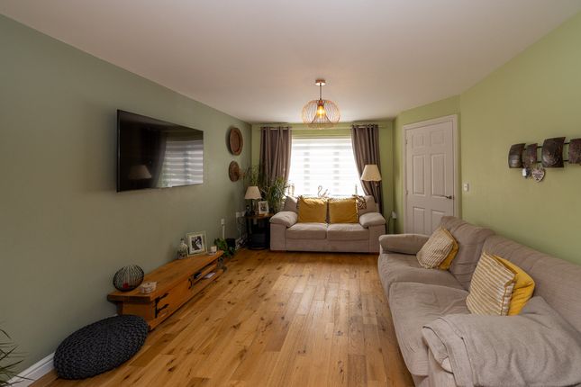 58, Harvest Avenue, Sheffield photo 4