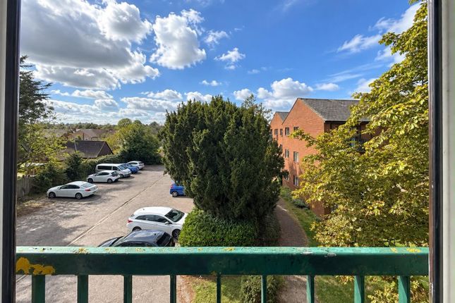 22, Campion Court, Stevenage photo 4