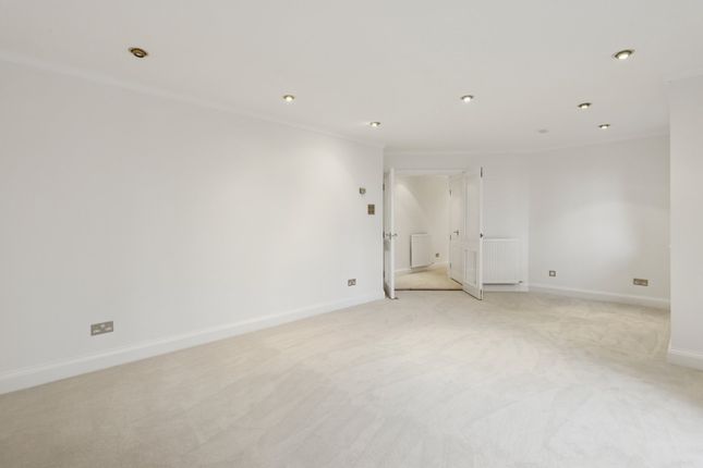 5,, Jasmine House, Woburn Hill photo 3