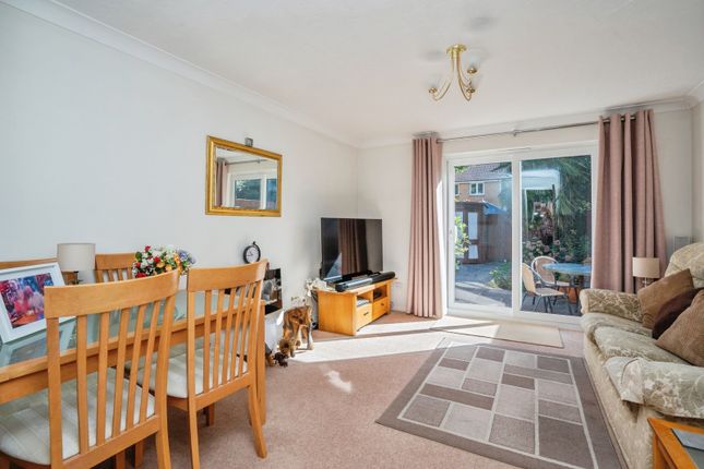 50, Bramley Gardens, West Sussex photo 2