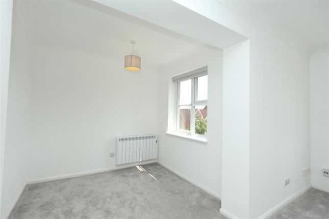 16, Falmouth Close, Eastbourne photo 4