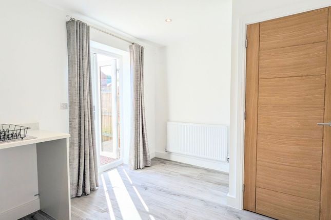 21 Boundary Way, Chesterfield photo 5
