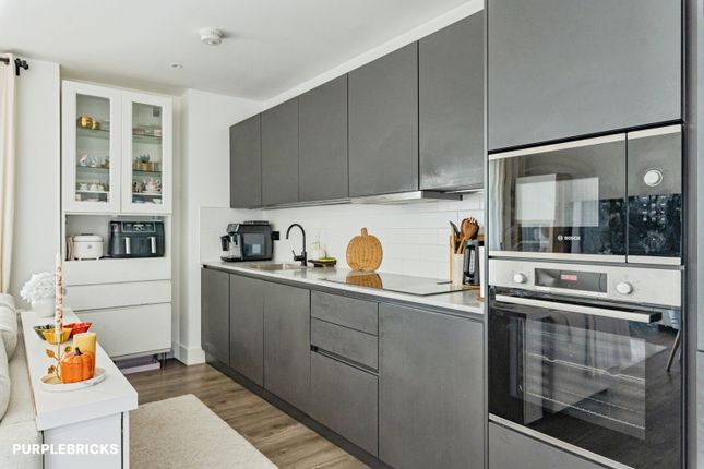 3 Poplar Walk, Croydon photo 4