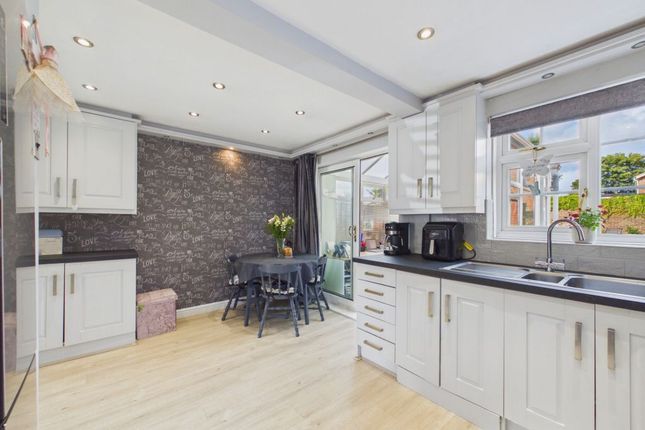 2, Heather Drive, Whitby photo 4