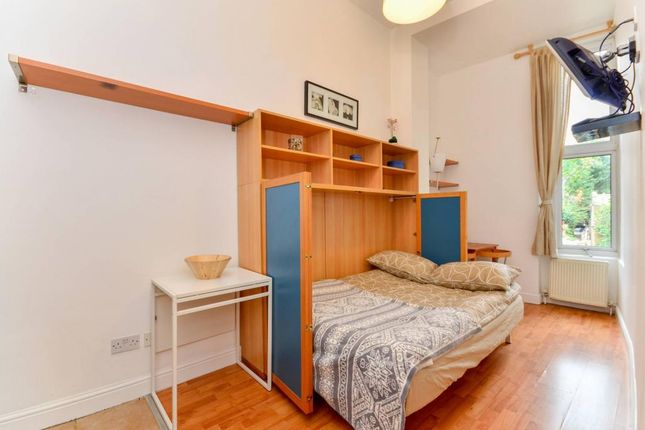 Studio to rent in West Cromwell Road, Earls Court, London