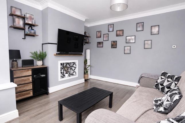 29, Plumpton Walk, Bradford photo 2