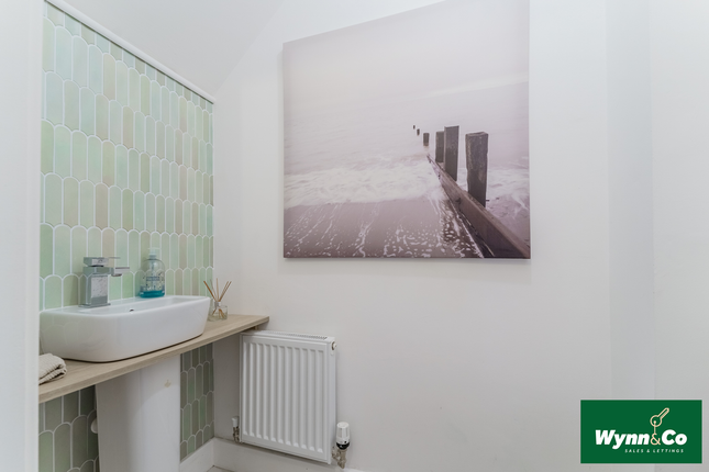 77, Sanderson Way, Wakefield photo 4
