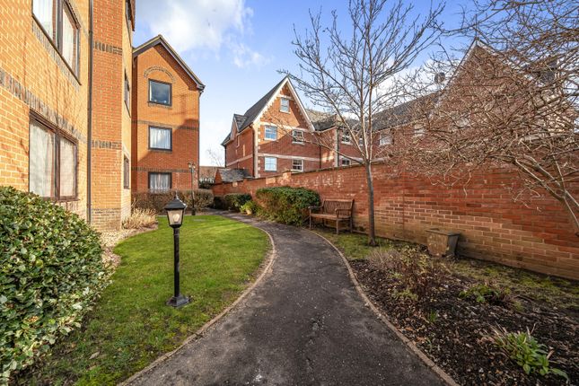 Thumbnail Flat for sale in Victoria Court, Henley-On-Thames, Oxfordshire