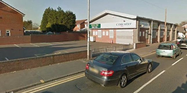 Retail premises to let in Walsall Road, Willenhall