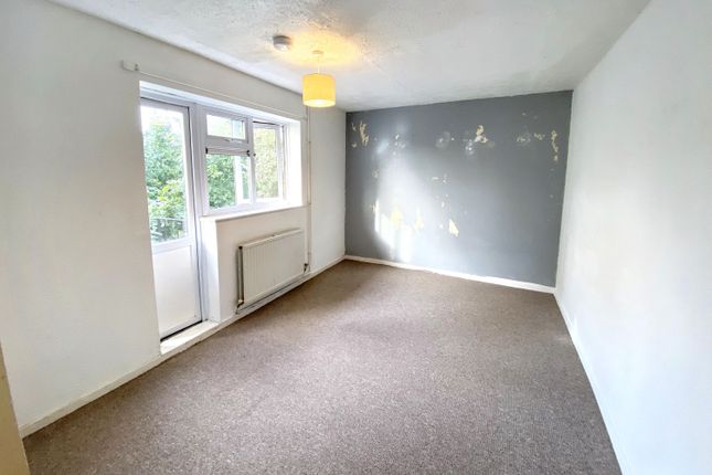 Flat 33 Linden Close, Calne, Wiltshire, SN11 0BB photo 3