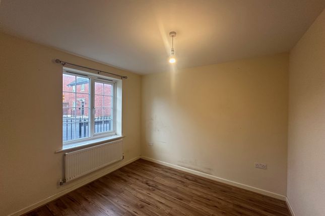 71, Manchester photo 2