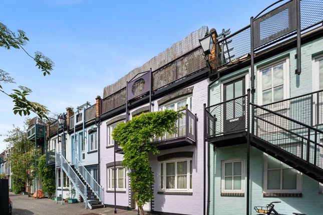 3 bed mews house for sale in Marlborough Yard, London N19