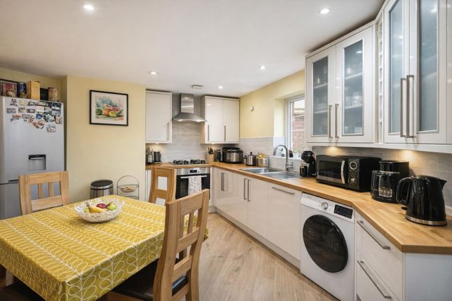 9, Parsons Close, Dursley photo 2