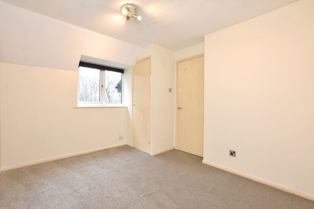 50, Ravenscroft, Watford photo 5