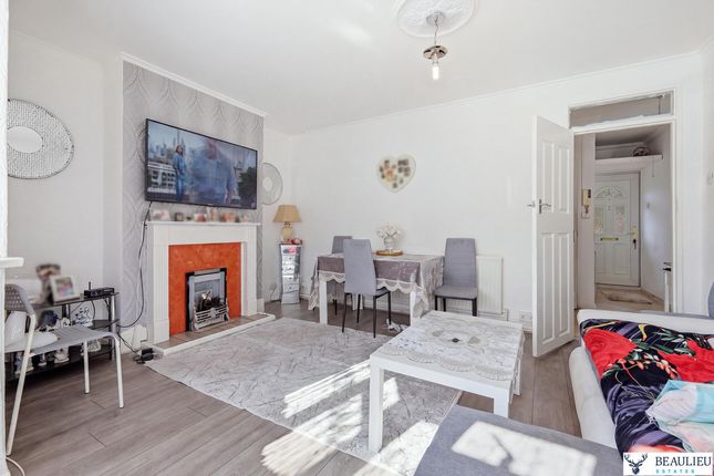 906, Hertford Road, Enfield photo 4