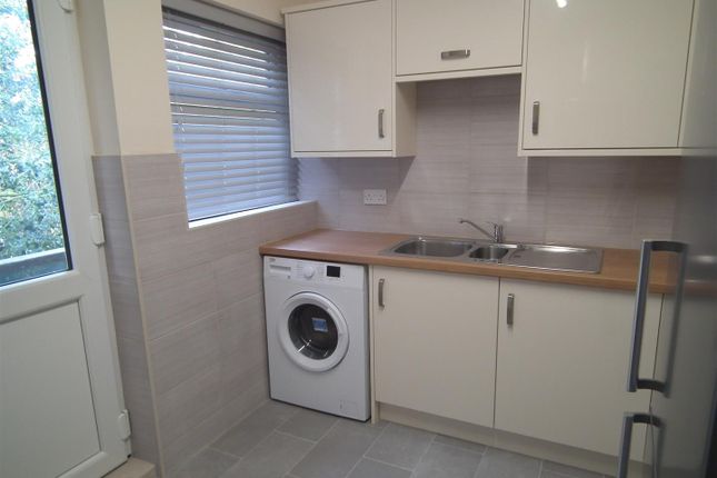 2-bed flat on 24, Bowling Green Avenue, Northants, £825/mo