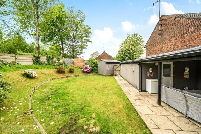 18, Romsey Avenue, Manchester photo 3