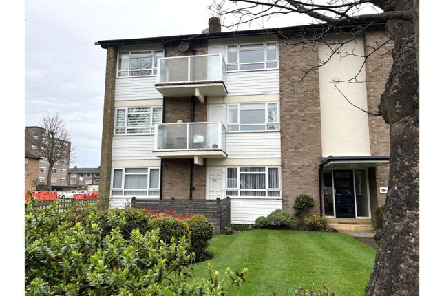 Flat to rent in Victoria Court, Southport