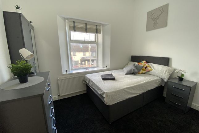 Room to rent in Rood End Road, Oldbury, Birmingham