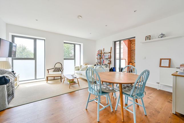 Dauphine House, Acton photo 2