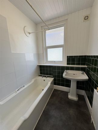 FFF, Flat 2, 3, Elmsleigh Park, Paignton photo 2