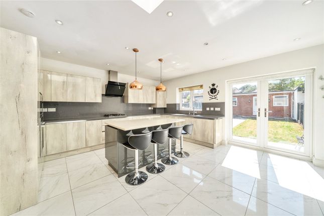 25, Ravenswood Crescent, Harrow photo 2