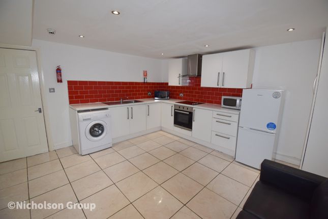 Flat to rent in Balmoral Road, Liverpool